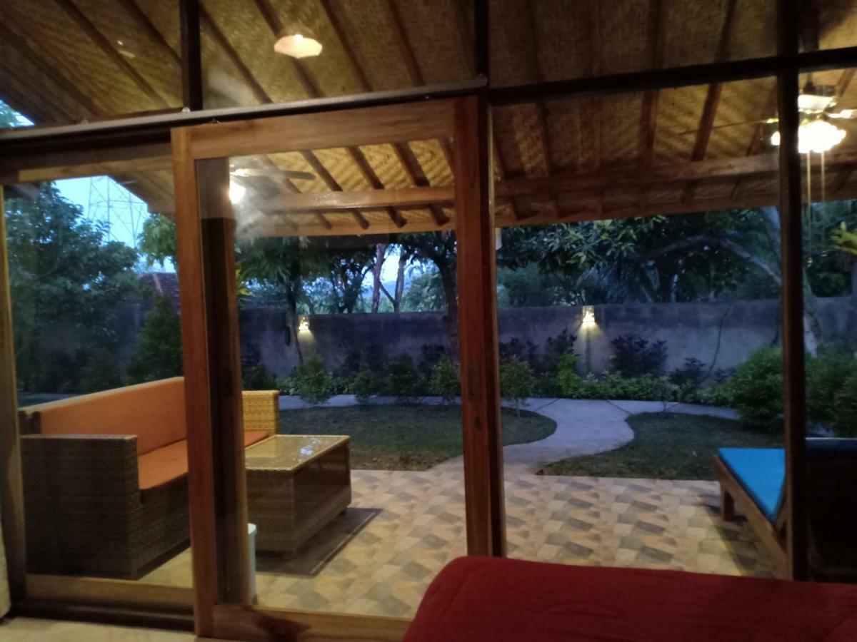 Menjangan View Bed and Breakfast Banyuwedang Exteriör bild